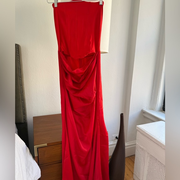 NWT ♥️ Elegant Strapless Red Evening Gown - Picture 5 of 12